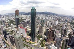 戰(zhàn)略性新興產(chǎn)業(yè)顯強(qiáng)大動(dòng)力 深圳經(jīng)濟(jì)快車(chē)裝上新車(chē)頭